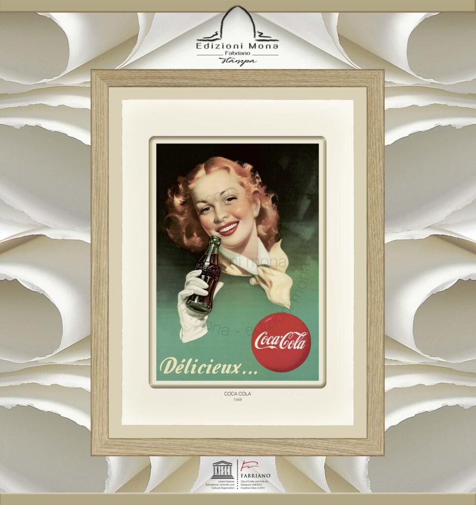 Manifesto Vintage Coca Cola 1948, riproduzione artistica Fine Art su carta in puro cotone, prodotta tradizionalmente a Fabriano, città della carta e della filigrana, città creativa Unesco.